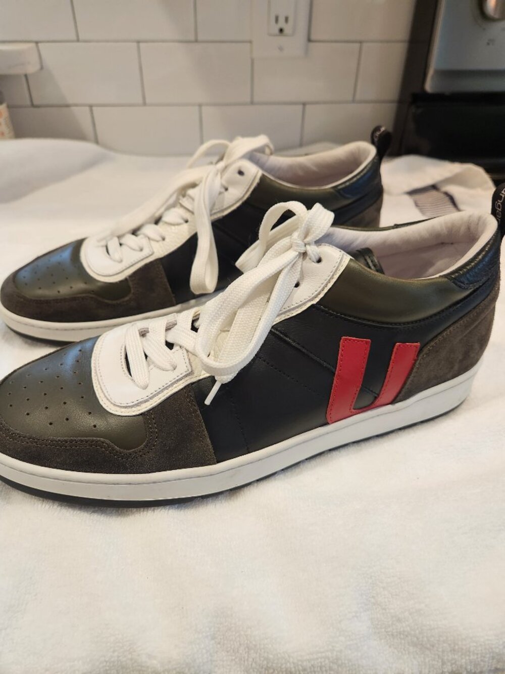 Ungaro Paris Mixed Media Leather U-Logo Low Top Sneakers Colorblock 10